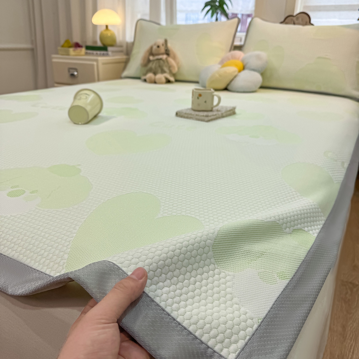 91家纺网 家纺一手货源 找家纺 眠势力 2026新款冰豆豆凉席三件套夏季冷感可机洗冰丝席软席子条席款 爱心狗-绿