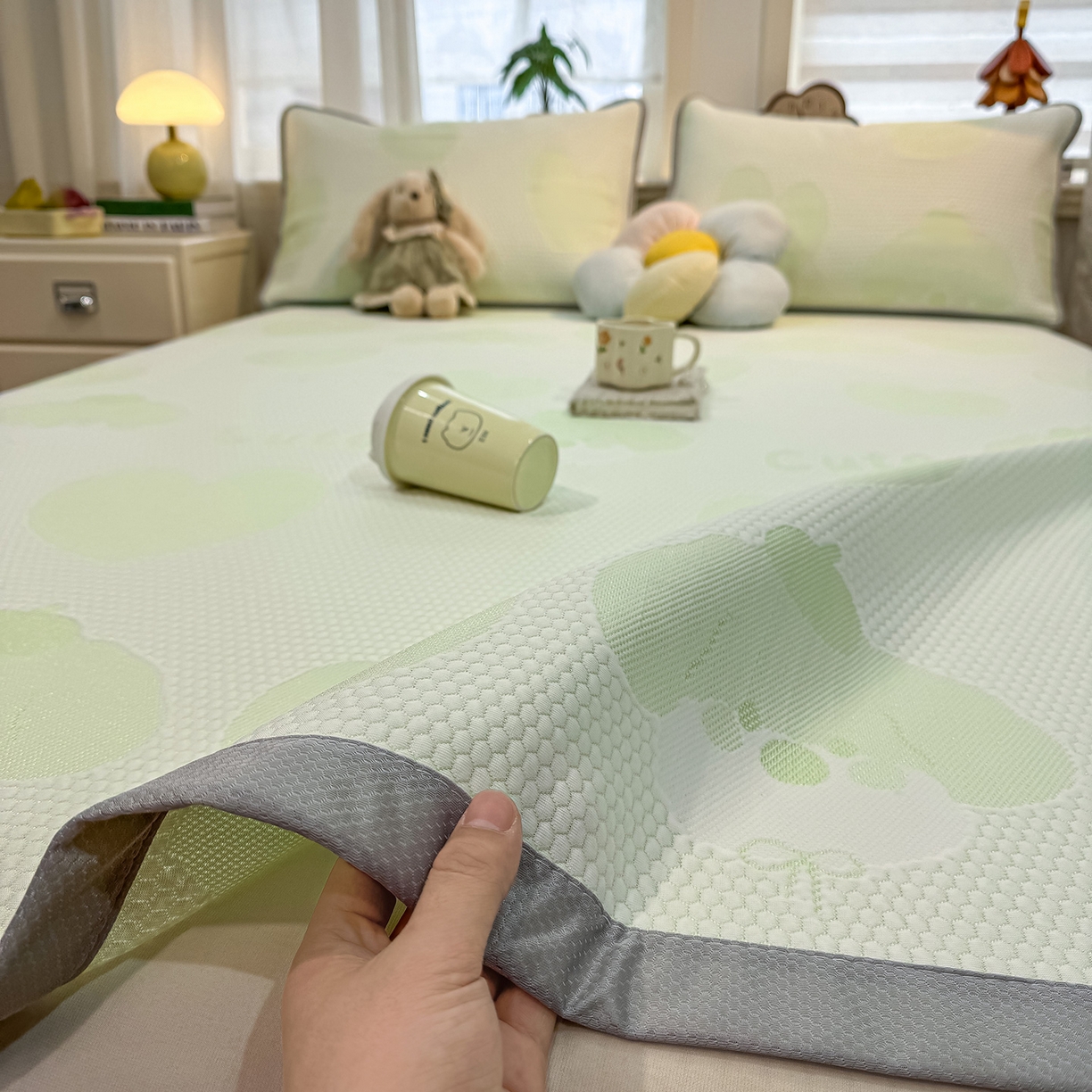 91家纺网 家纺一手货源 找家纺 眠势力 2026新款冰豆豆凉席三件套夏季冷感可机洗冰丝席软席子条席款 爱心狗-绿