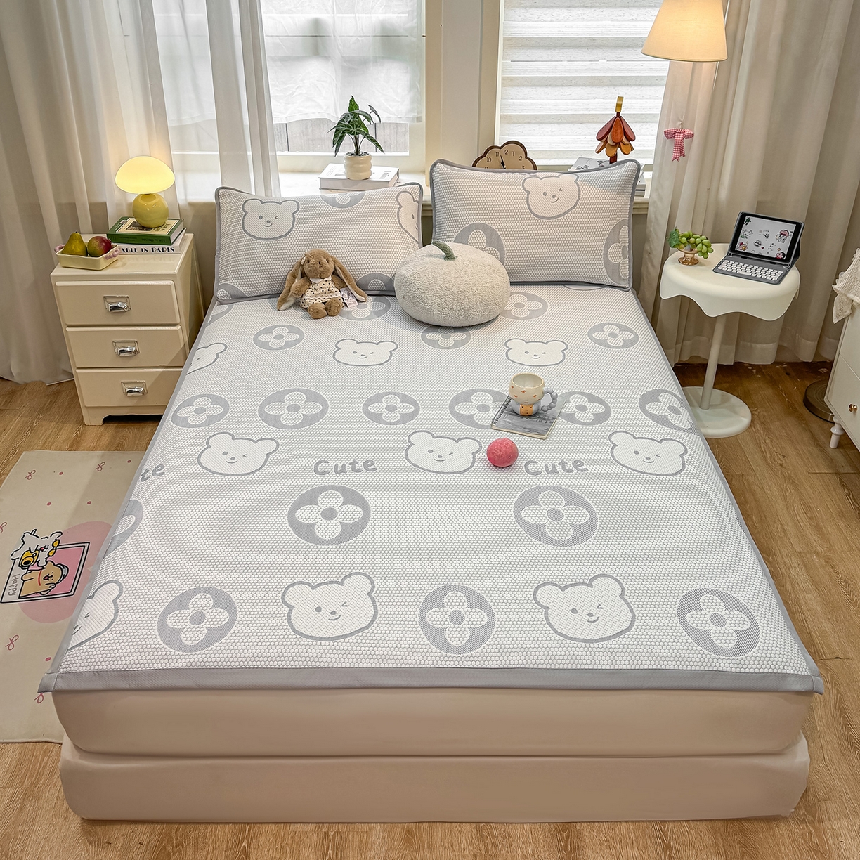 91家纺网 家纺一手货源 找家纺 眠势力 2026新款冰豆豆凉席三件套夏季冷感可机洗冰丝席软席子条席款 大牌熊-灰