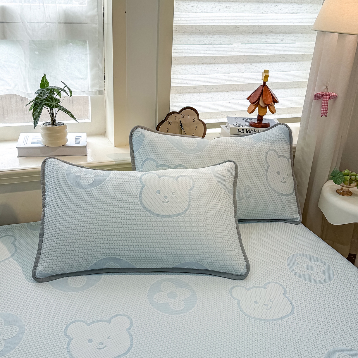 91家纺网 家纺一手货源 找家纺 眠势力 2026新款冰豆豆凉席三件套夏季冷感可机洗冰丝席软席子条席款 大牌熊-兰