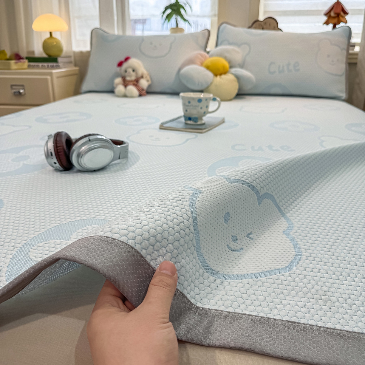 91家纺网 家纺一手货源 找家纺 眠势力 2026新款冰豆豆凉席三件套夏季冷感可机洗冰丝席软席子条席款 大牌熊-兰