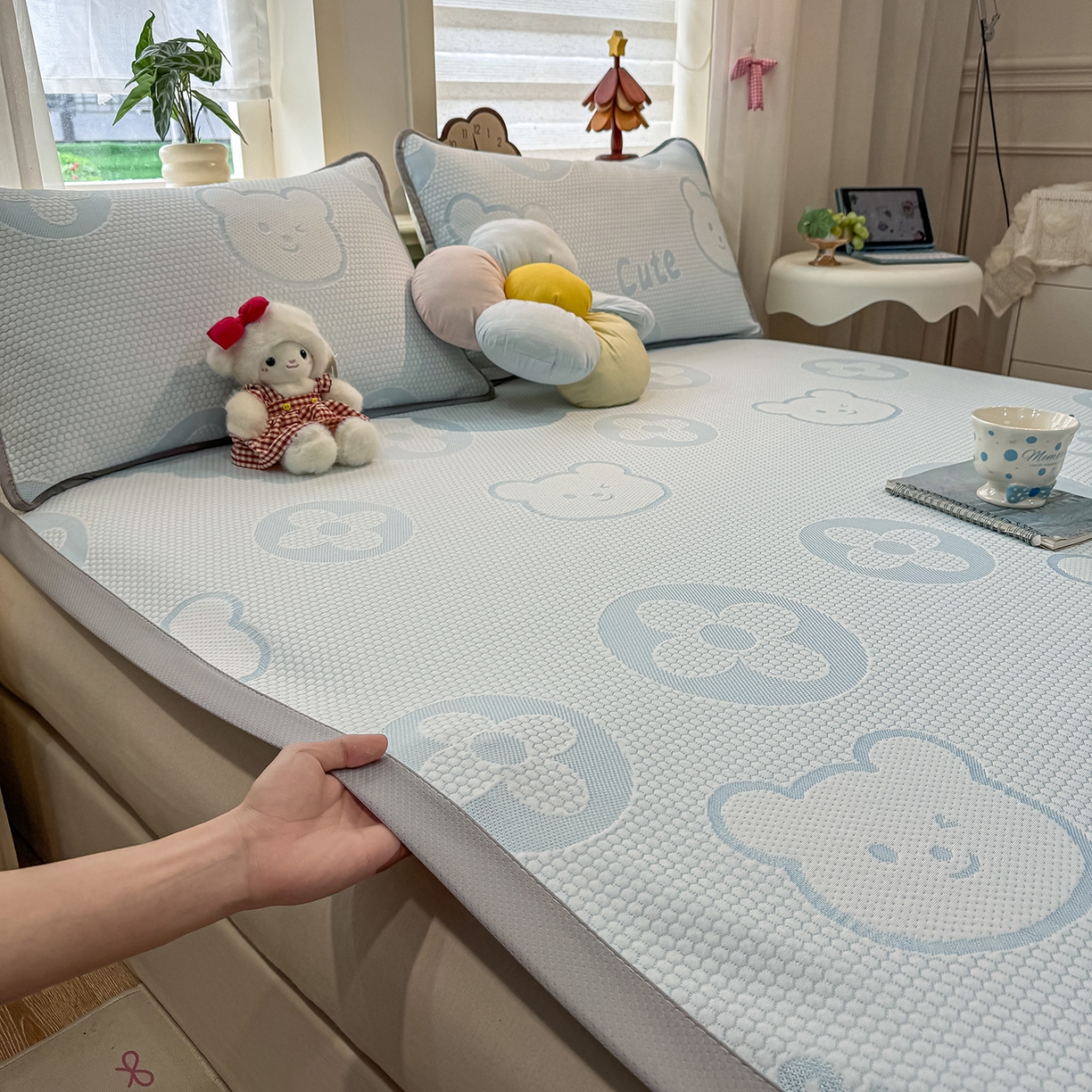 91家纺网 家纺一手货源 找家纺 眠势力 2026新款冰豆豆凉席三件套夏季冷感可机洗冰丝席软席子条席款 大牌熊-兰