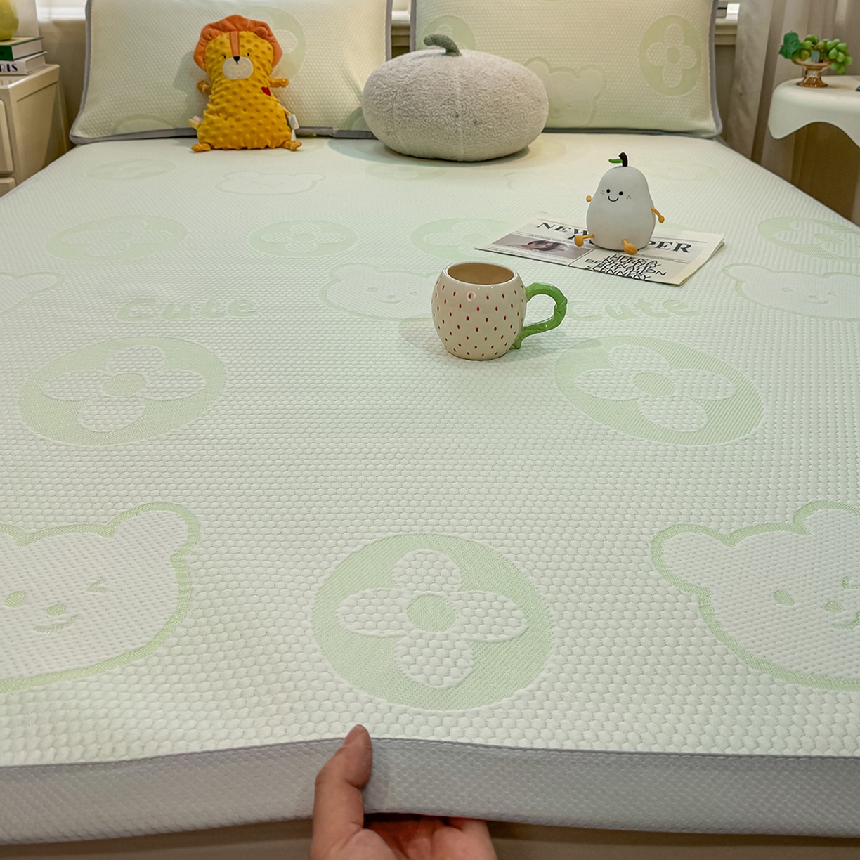 91家纺网 家纺一手货源 找家纺 眠势力 2026新款冰豆豆凉席三件套夏季冷感可机洗冰丝席软席子条席款 大牌熊-绿