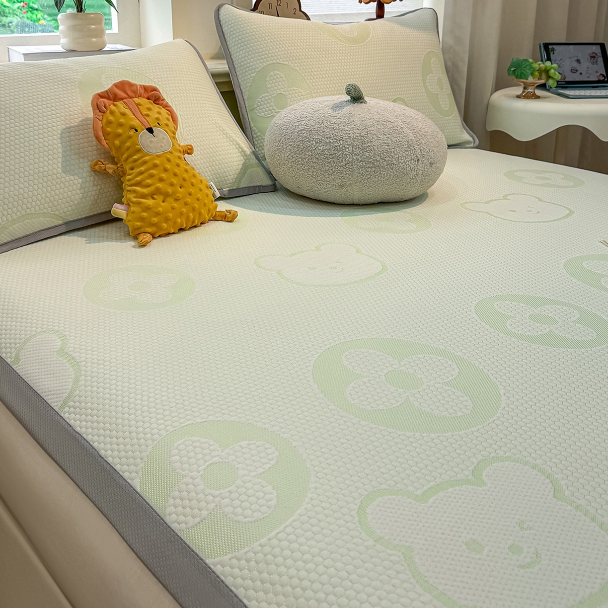 91家纺网 家纺一手货源 找家纺 眠势力 2026新款冰豆豆凉席三件套夏季冷感可机洗冰丝席软席子条席款 大牌熊-绿