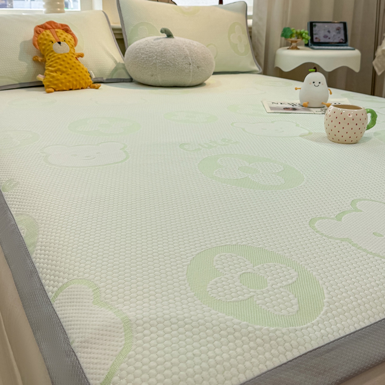 91家纺网 家纺一手货源 找家纺 眠势力 2026新款冰豆豆凉席三件套夏季冷感可机洗冰丝席软席子条席款 大牌熊-绿