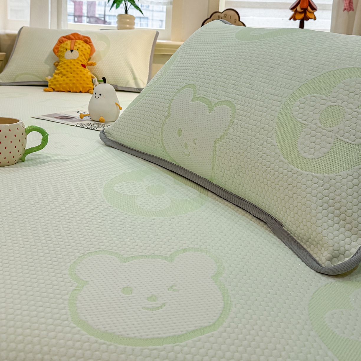 91家纺网 家纺一手货源 找家纺 眠势力 2026新款冰豆豆凉席三件套夏季冷感可机洗冰丝席软席子条席款 大牌熊-绿