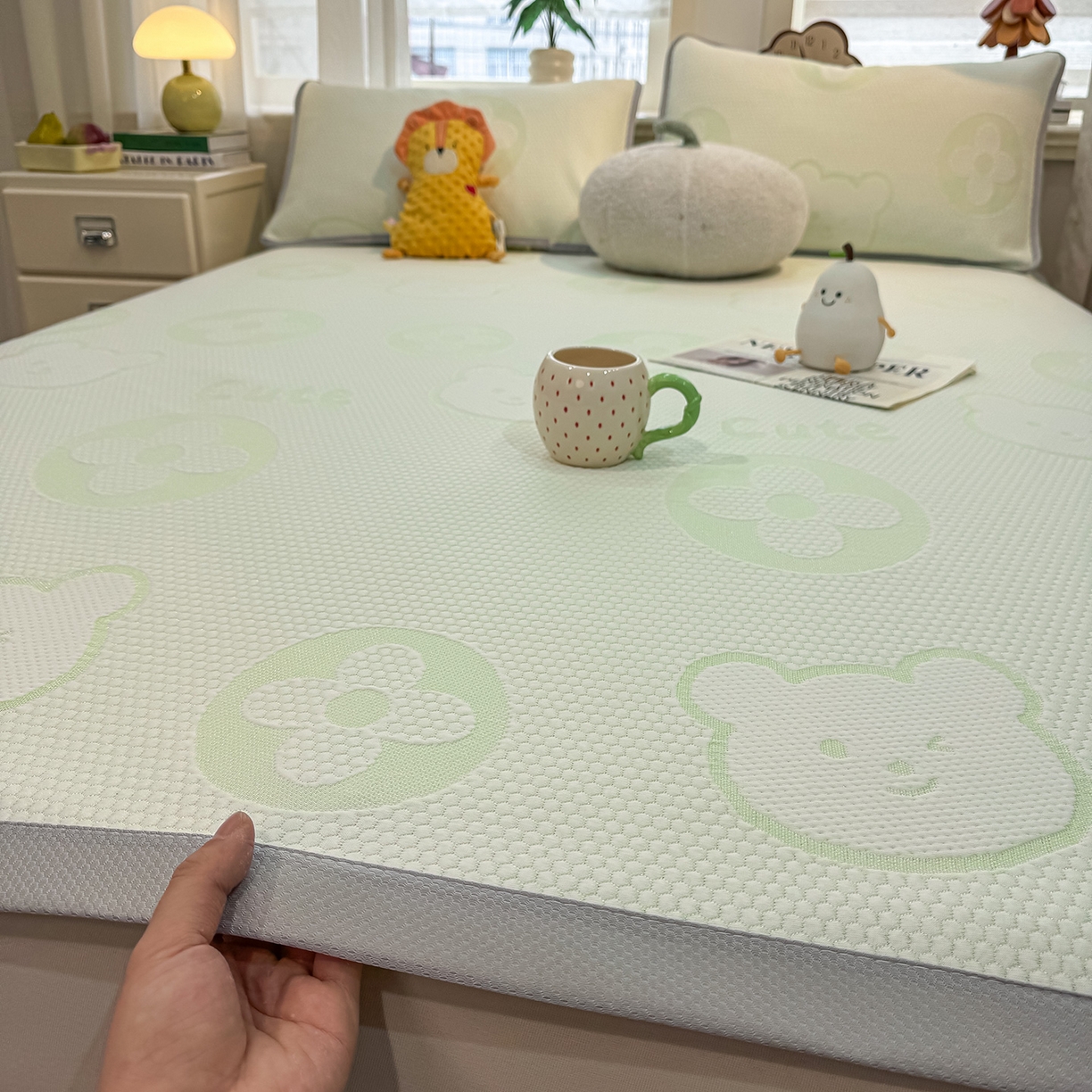 91家纺网 家纺一手货源 找家纺 眠势力 2026新款冰豆豆凉席三件套夏季冷感可机洗冰丝席软席子条席款 大牌熊-绿