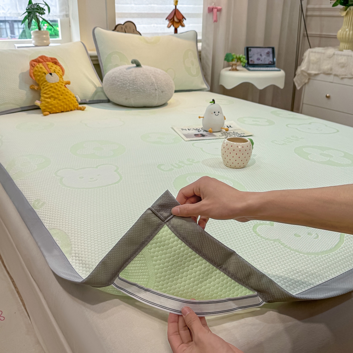 91家纺网 家纺一手货源 找家纺 眠势力 2026新款冰豆豆凉席三件套夏季冷感可机洗冰丝席软席子条席款 大牌熊-绿