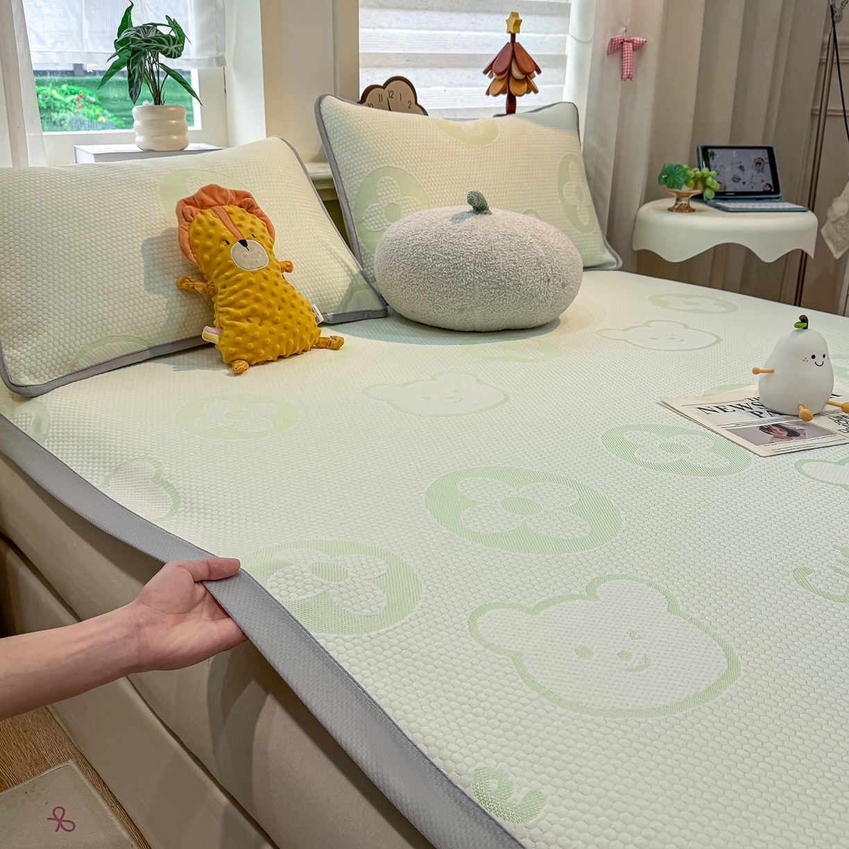 91家纺网 家纺一手货源 找家纺 眠势力 2026新款冰豆豆凉席三件套夏季冷感可机洗冰丝席软席子条席款 大牌熊-绿