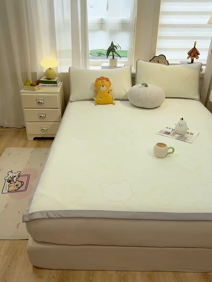 91家纺网 家纺一手货源 找家纺 眠势力 2026新款冰豆豆凉席三件套夏季冷感可机洗冰丝席软席子条席款 大牌熊-绿