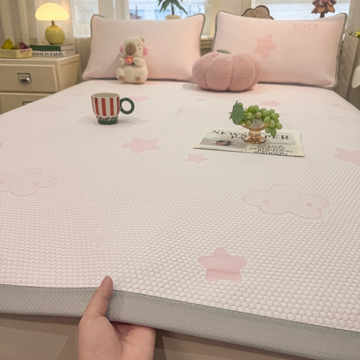 91家纺网 家纺一手货源 找家纺 眠势力 2026新款冰豆豆凉席三件套夏季冷感可机洗冰丝席软席子条席款 云朵-粉