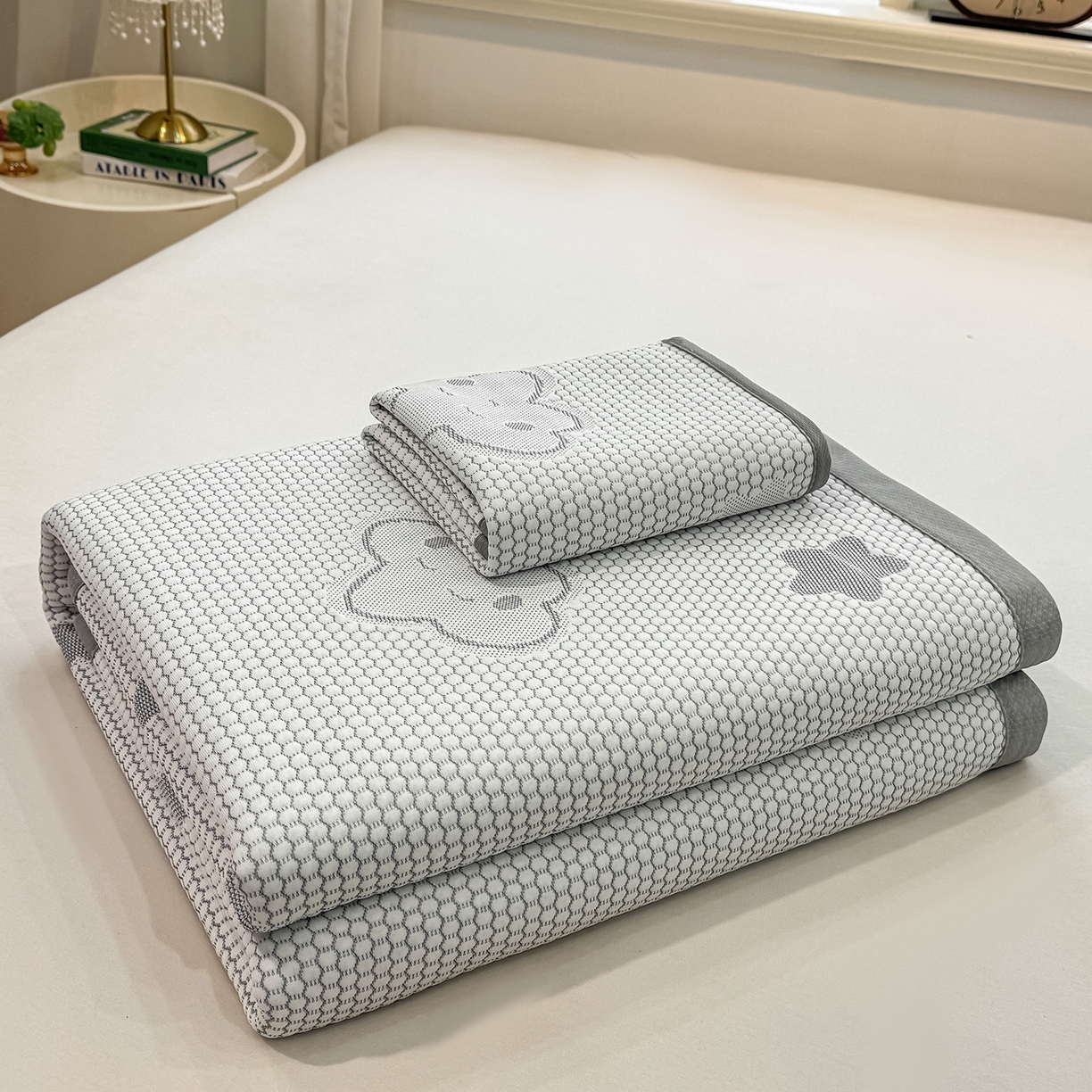 91家纺网 家纺一手货源 找家纺 眠势力 2026新款冰豆豆凉席三件套夏季冷感可机洗冰丝席软席子条席款 云朵-灰