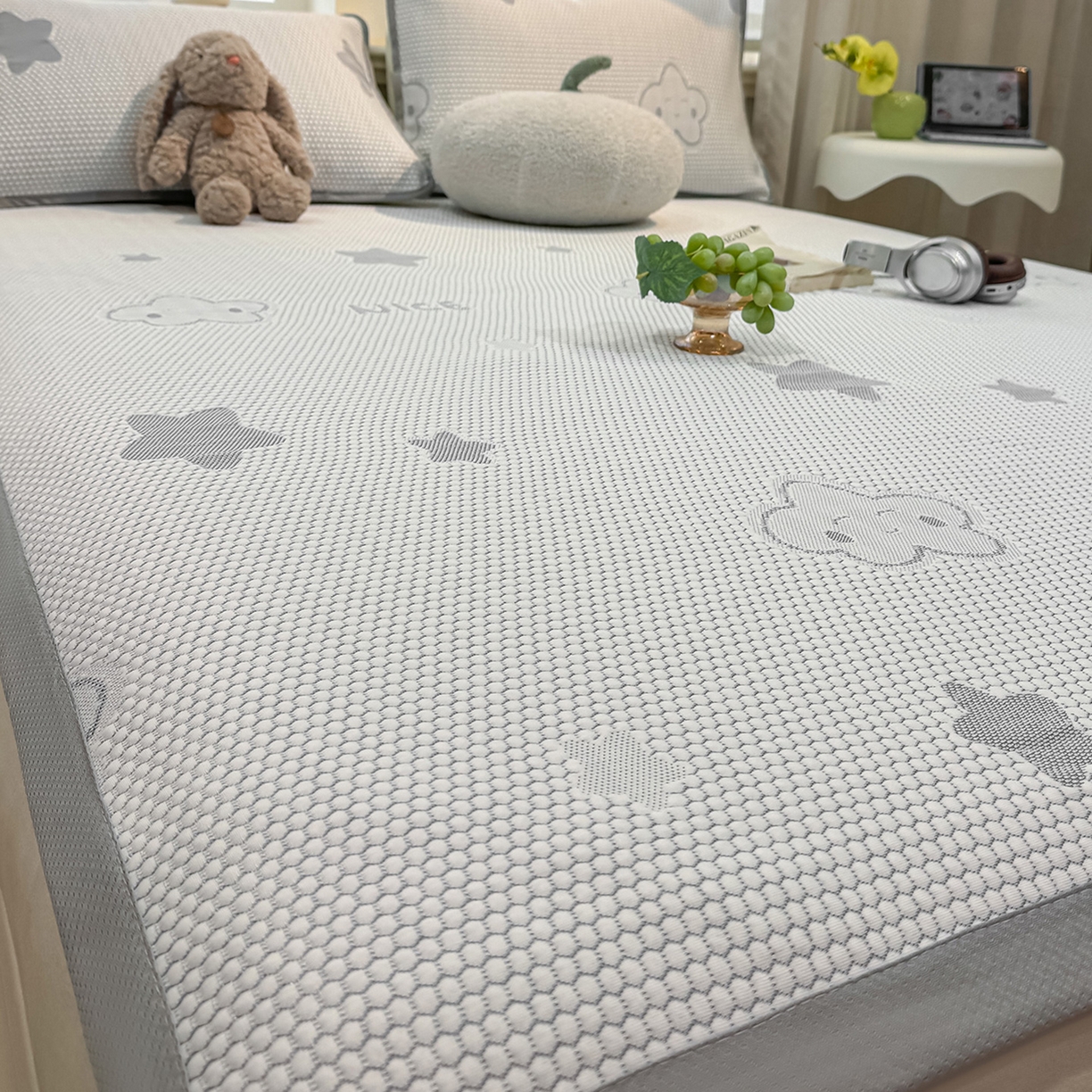 91家纺网 家纺一手货源 找家纺 眠势力 2026新款冰豆豆凉席三件套夏季冷感可机洗冰丝席软席子条席款 云朵-灰