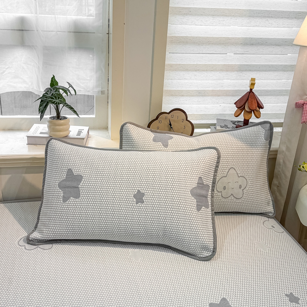 91家纺网 家纺一手货源 找家纺 眠势力 2026新款冰豆豆凉席三件套夏季冷感可机洗冰丝席软席子条席款 云朵-灰