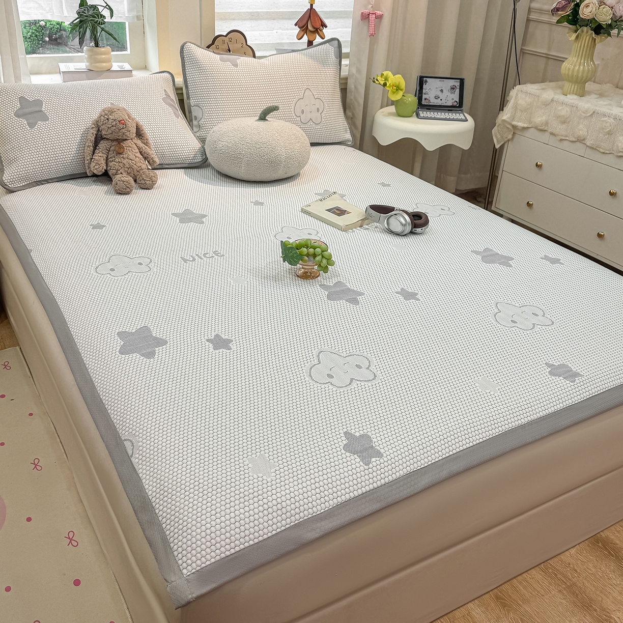 91家纺网 家纺一手货源 找家纺 眠势力 2026新款冰豆豆凉席三件套夏季冷感可机洗冰丝席软席子条席款 云朵-灰