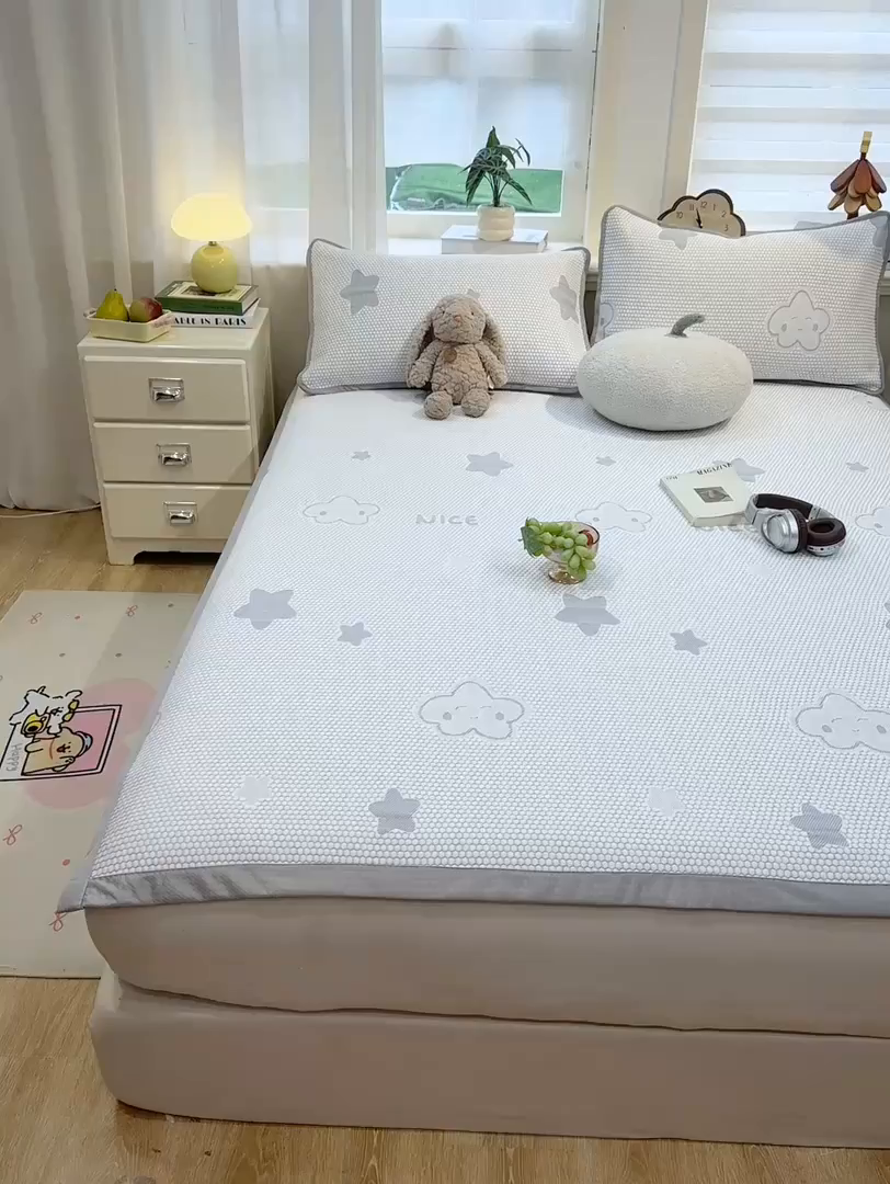 91家纺网 家纺一手货源 找家纺 眠势力 2026新款冰豆豆凉席三件套夏季冷感可机洗冰丝席软席子条席款 云朵-灰