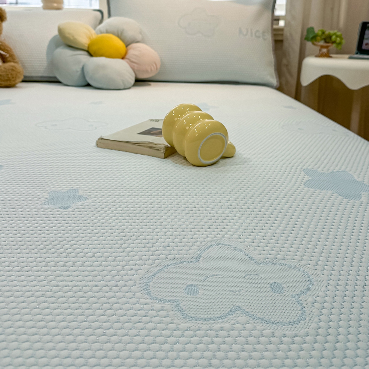 91家纺网 家纺一手货源 找家纺 眠势力 2026新款冰豆豆凉席三件套夏季冷感可机洗冰丝席软席子条席款 云朵-兰