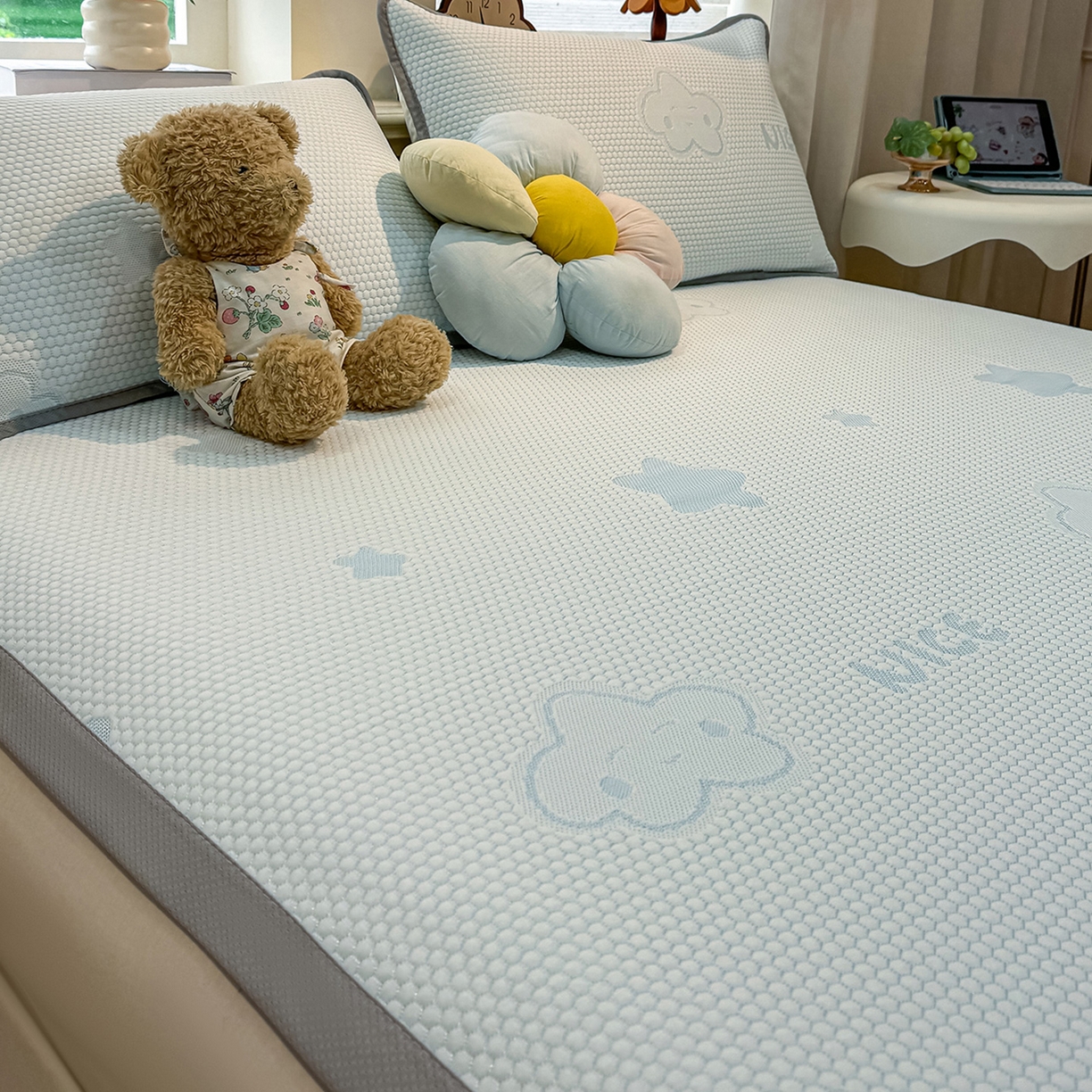 91家纺网 家纺一手货源 找家纺 眠势力 2026新款冰豆豆凉席三件套夏季冷感可机洗冰丝席软席子条席款 云朵-兰