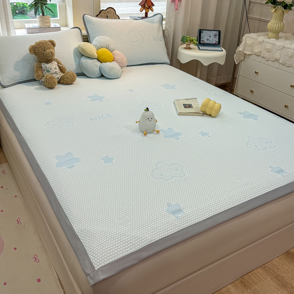 91家纺网 家纺一手货源 找家纺 眠势力 2026新款冰豆豆凉席三件套夏季冷感可机洗冰丝席软席子条席款 云朵-兰