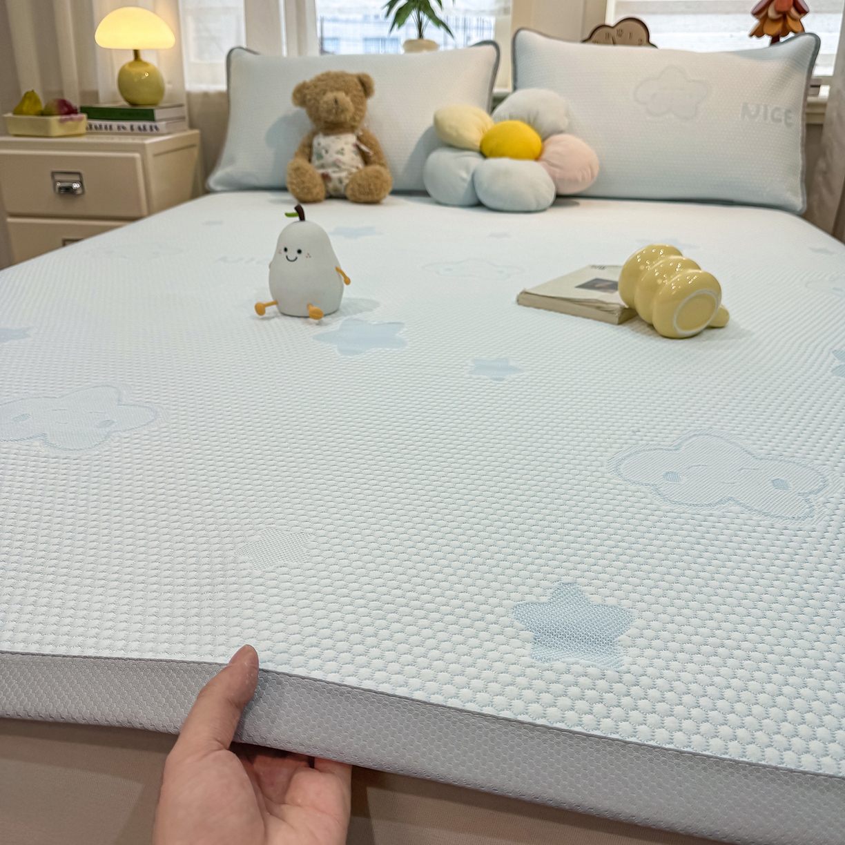 91家纺网 家纺一手货源 找家纺 眠势力 2026新款冰豆豆凉席三件套夏季冷感可机洗冰丝席软席子条席款 云朵-兰