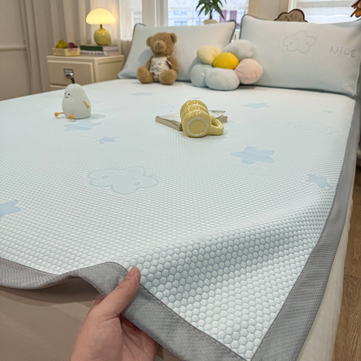 91家纺网 家纺一手货源 找家纺 眠势力 2026新款冰豆豆凉席三件套夏季冷感可机洗冰丝席软席子条席款 云朵-兰