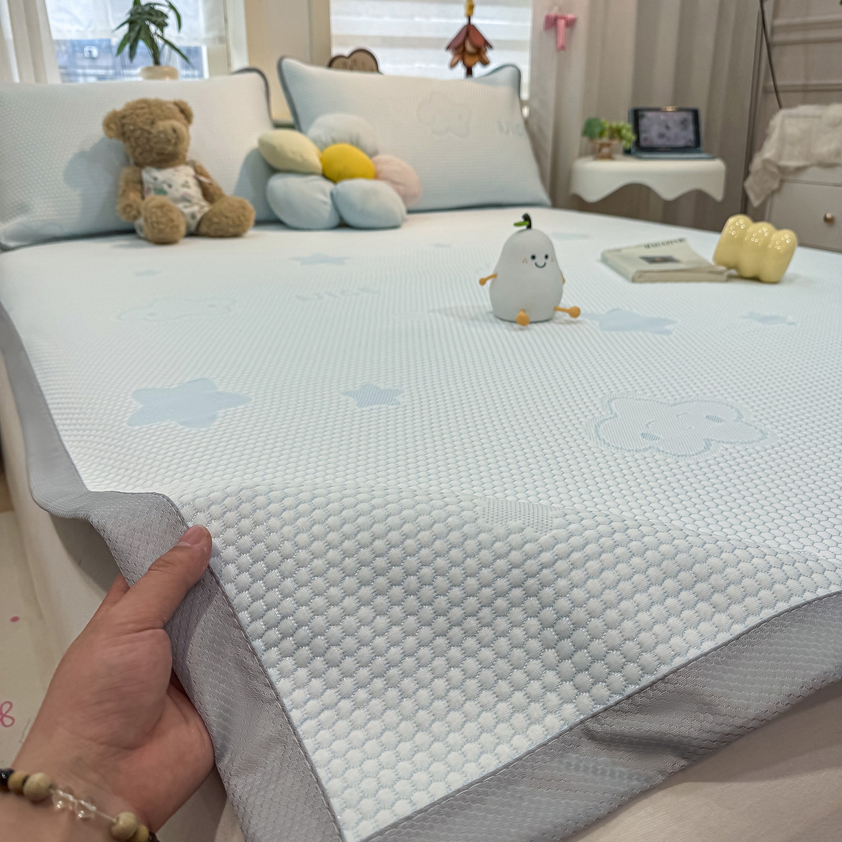 91家纺网 家纺一手货源 找家纺 眠势力 2026新款冰豆豆凉席三件套夏季冷感可机洗冰丝席软席子条席款 云朵-兰