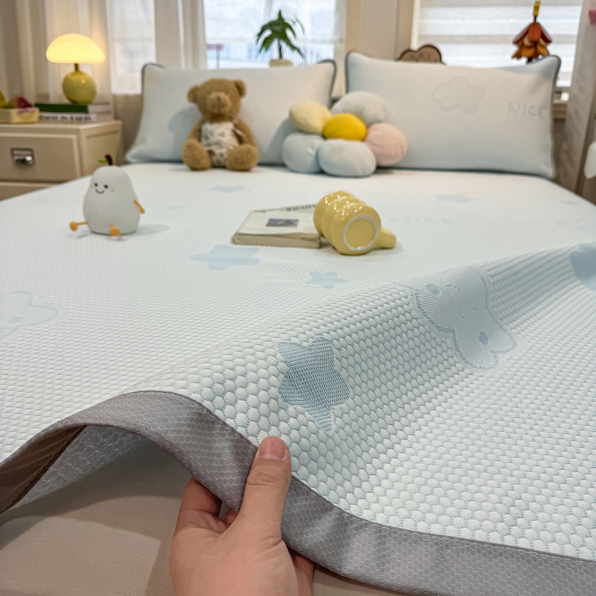 91家纺网 家纺一手货源 找家纺 眠势力 2026新款冰豆豆凉席三件套夏季冷感可机洗冰丝席软席子条席款 云朵-兰