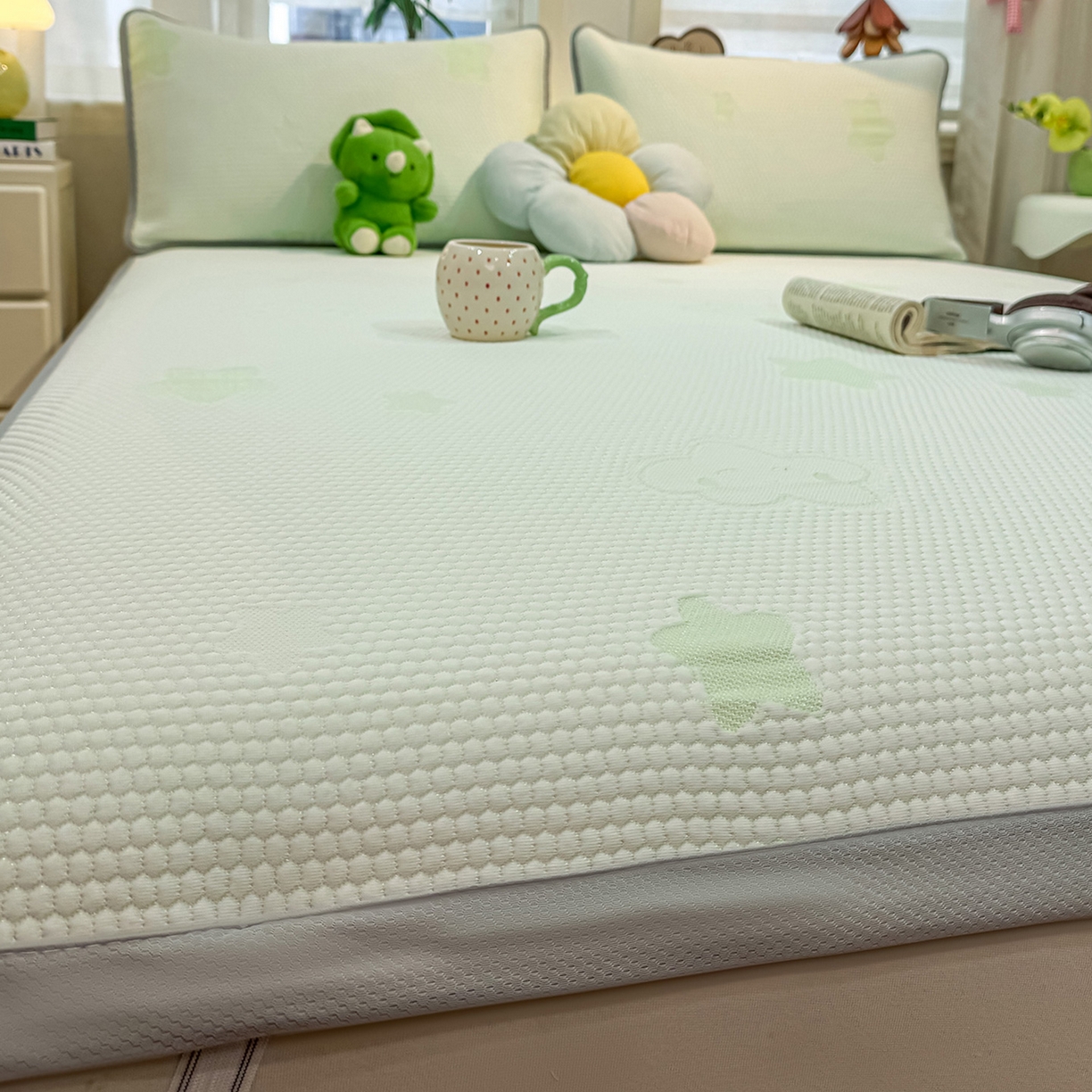 91家纺网 家纺一手货源 找家纺 眠势力 2026新款冰豆豆凉席三件套夏季冷感可机洗冰丝席软席子条席款 云朵-绿