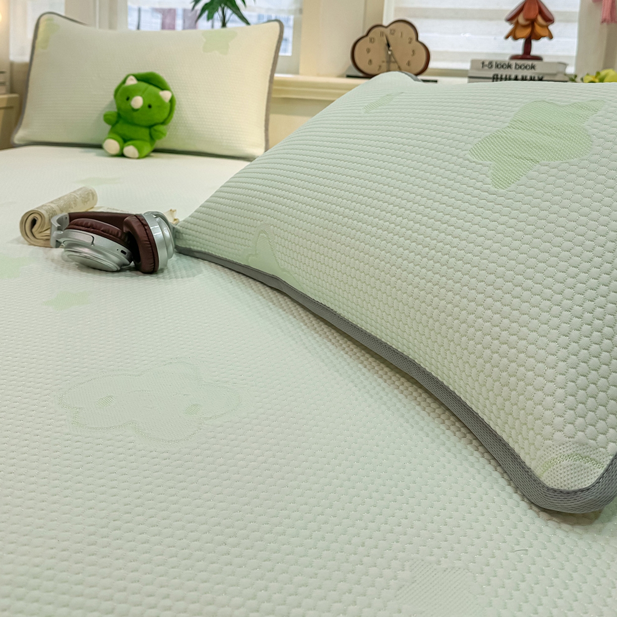 91家纺网 家纺一手货源 找家纺 眠势力 2026新款冰豆豆凉席三件套夏季冷感可机洗冰丝席软席子条席款 云朵-绿