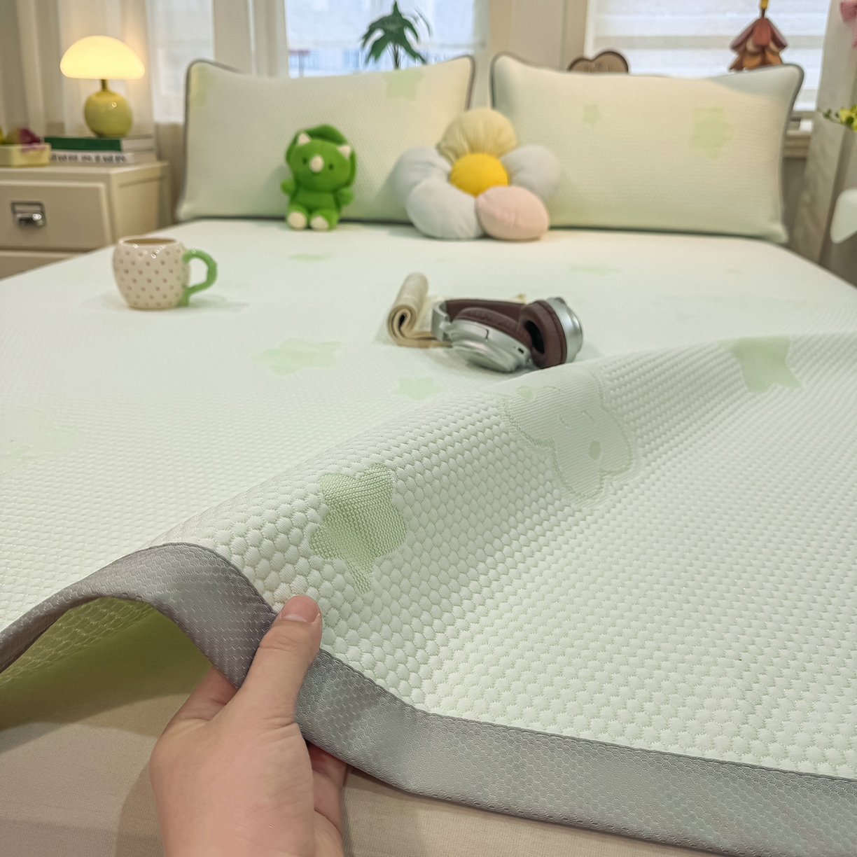 91家纺网 家纺一手货源 找家纺 眠势力 2026新款冰豆豆凉席三件套夏季冷感可机洗冰丝席软席子条席款 云朵-绿