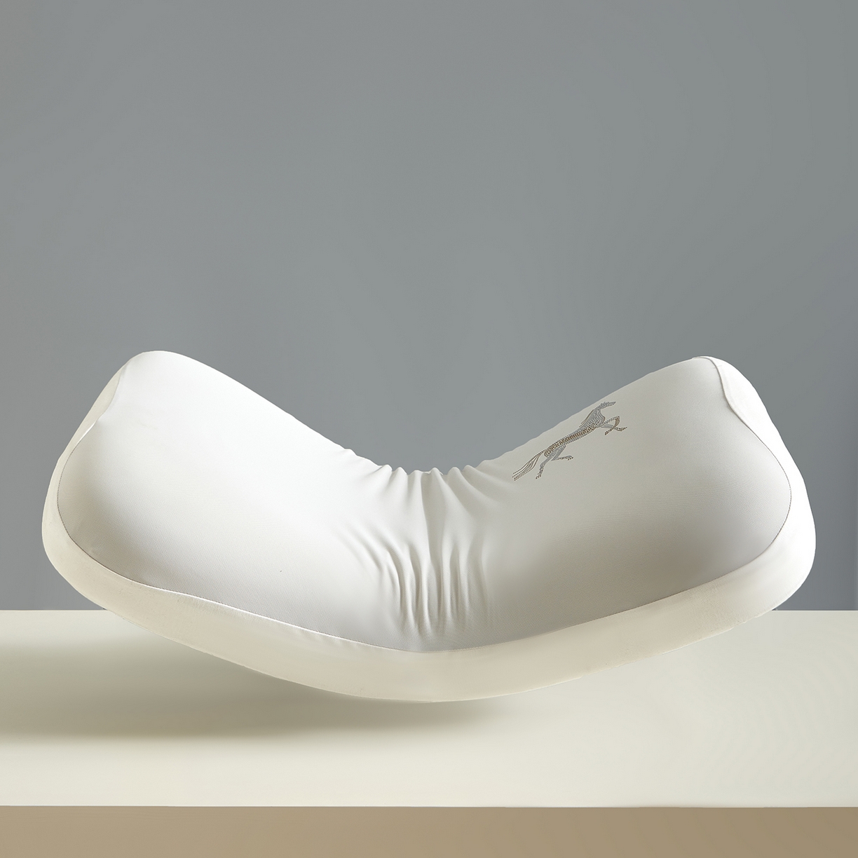 91家纺网 家纺一手货源 找家纺 芯辰 2026新款生物基马上有钱悬浮枕枕头枕芯 灰色