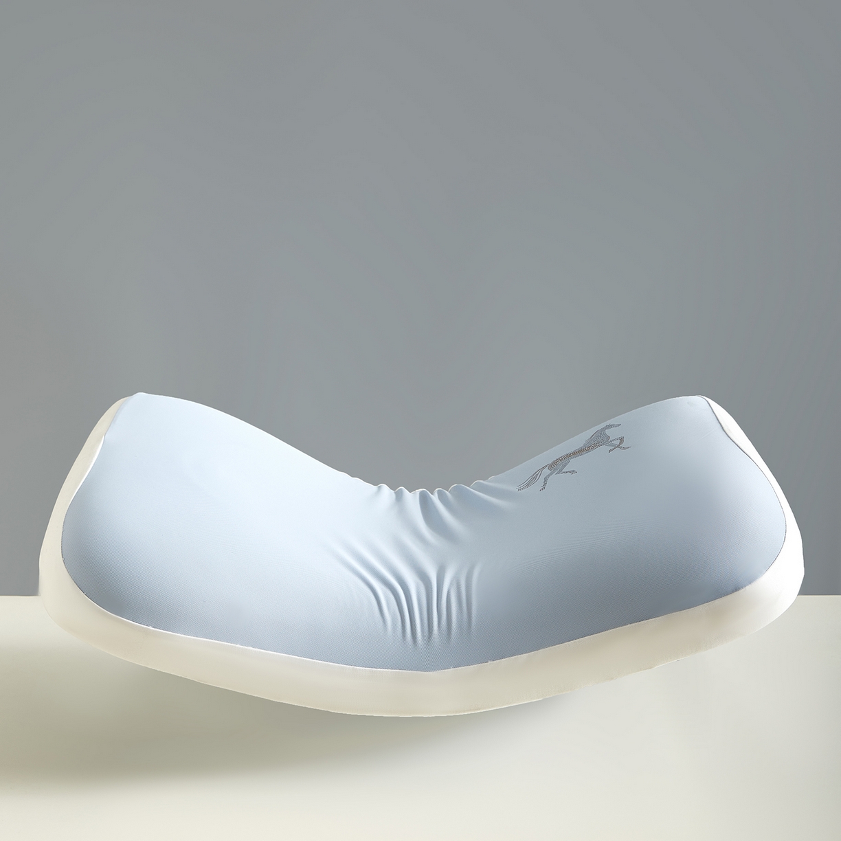 91家纺网 家纺一手货源 找家纺 芯辰 2026新款生物基马上有钱悬浮枕枕头枕芯 蓝色