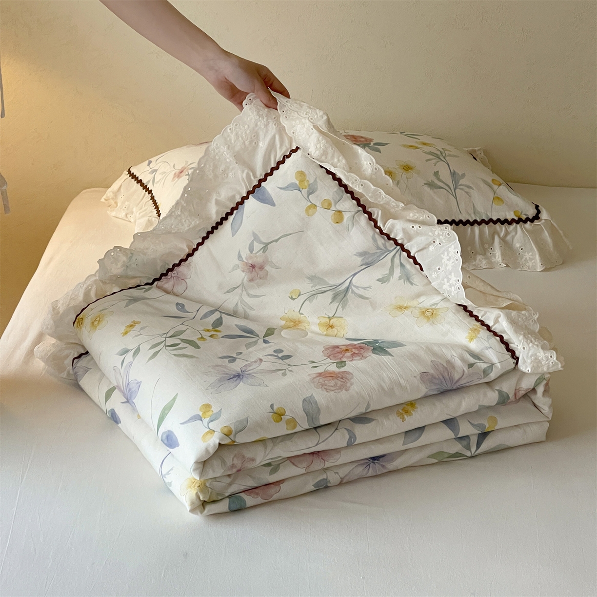 91家纺网 家纺一手货源 找家纺 【山野计划】傲蕾 AL BEDDING水洗砂洗棉麻夏被春秋被四件套韩式花边大豆被子全棉夏凉被亚麻