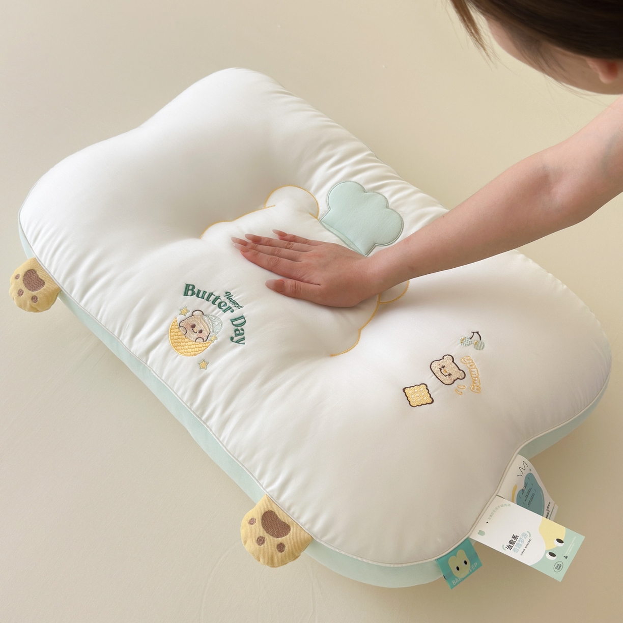 91家纺网 家纺一手货源 找家纺 北鸣有鱼枕芯馆 2026新款亲肤护颈分曲奶油小熊枕 枕头枕芯 奶油小熊枕 儿童款