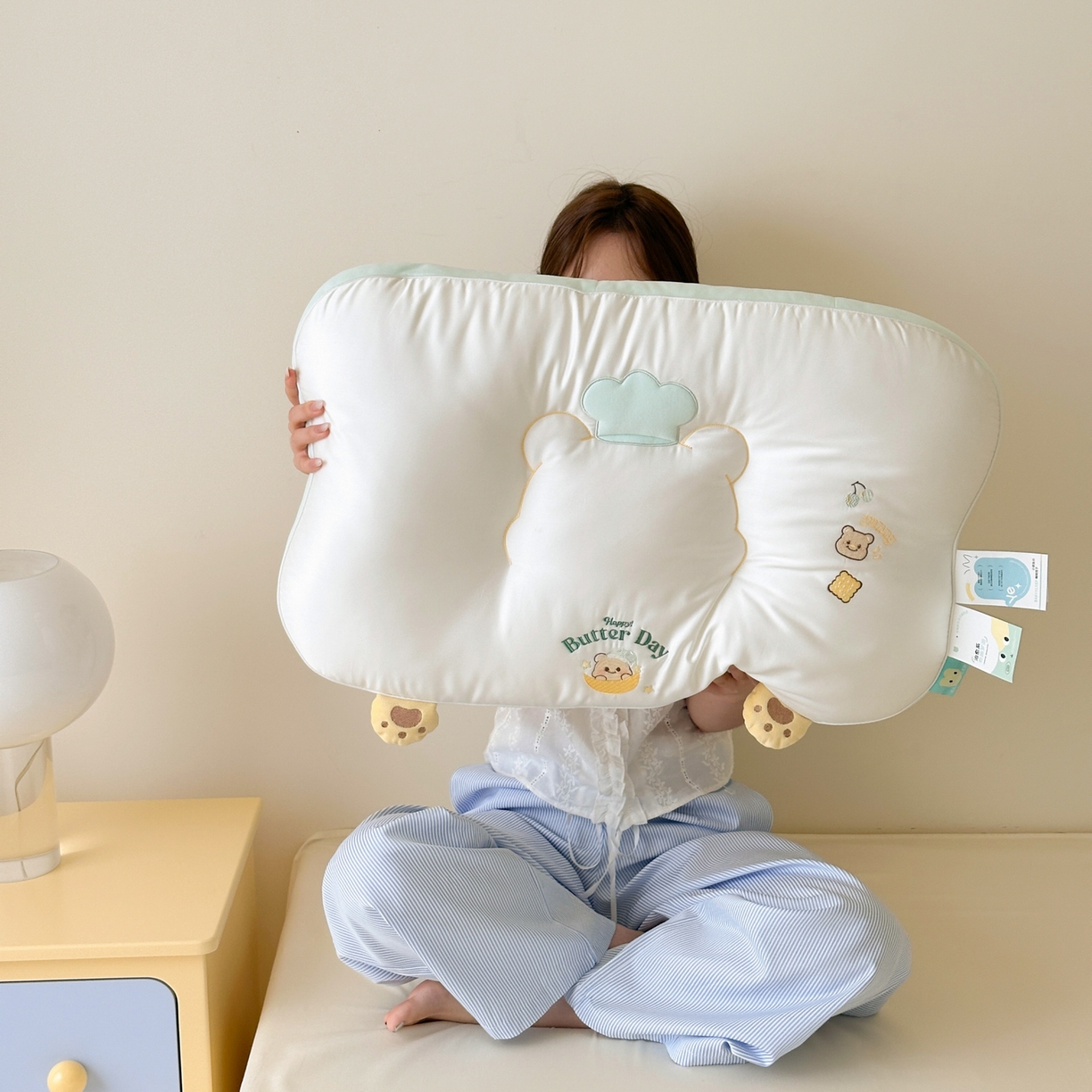 91家纺网 家纺一手货源 找家纺 北鸣有鱼枕芯馆 2026新款亲肤护颈分曲奶油小熊枕 枕头枕芯 奶油小熊枕 成人款