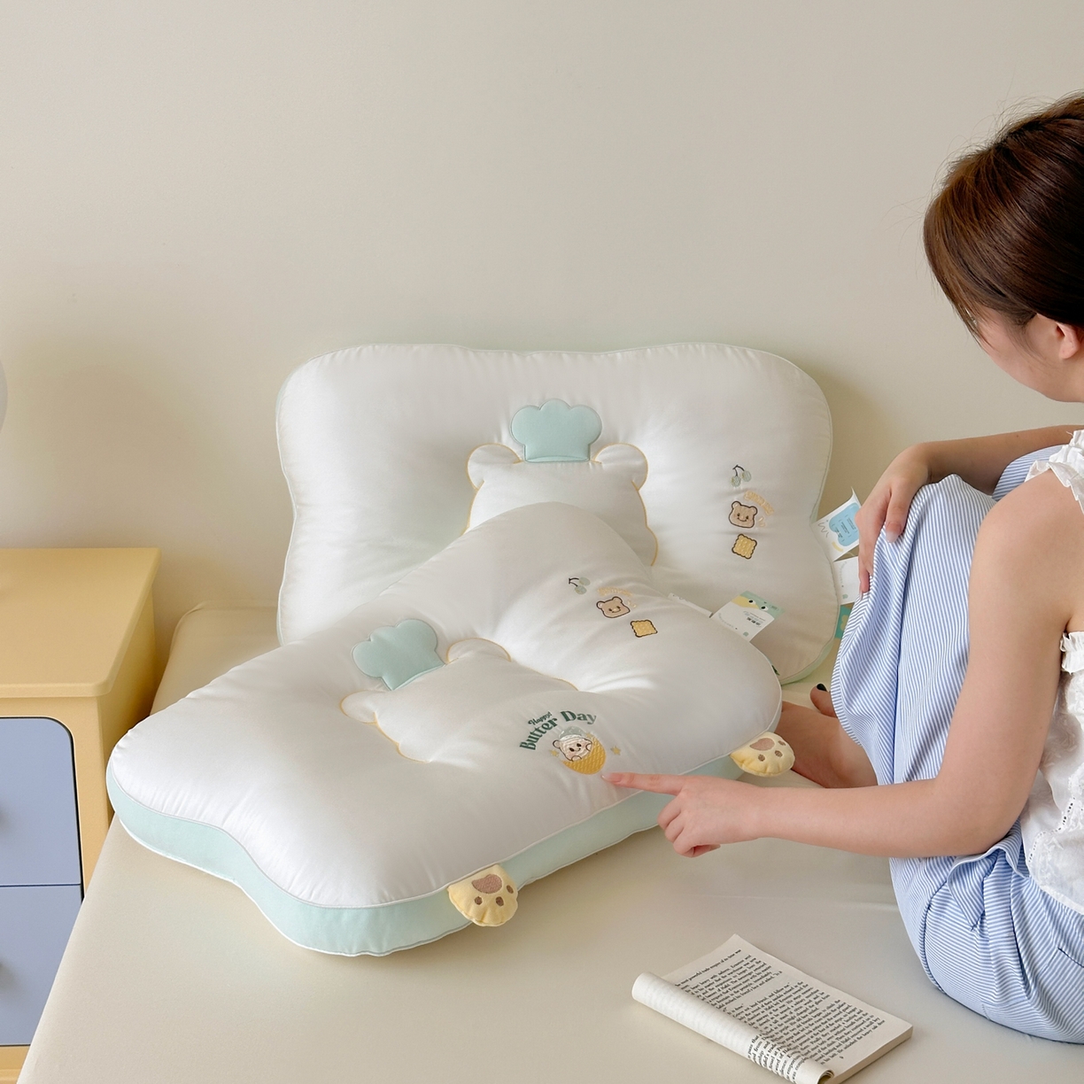 91家纺网 家纺一手货源 找家纺 北鸣有鱼枕芯馆 2026新款亲肤护颈分曲奶油小熊枕 枕头枕芯 奶油小熊枕 成人款