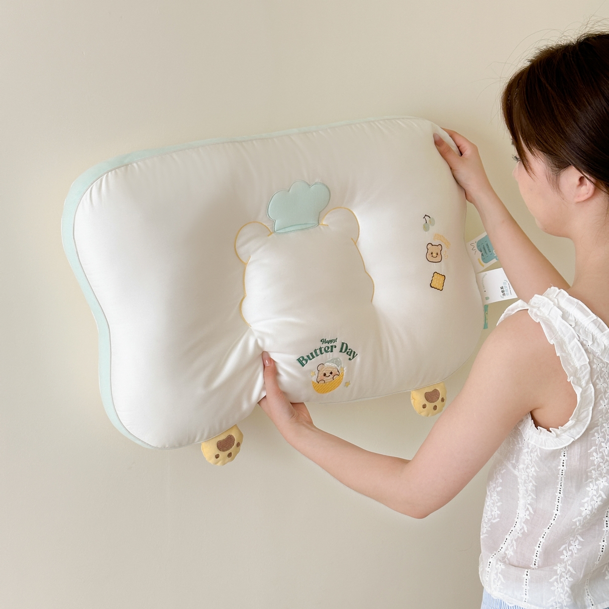 91家纺网 家纺一手货源 找家纺 北鸣有鱼枕芯馆 2026新款亲肤护颈分曲奶油小熊枕 枕头枕芯 奶油小熊枕 成人款