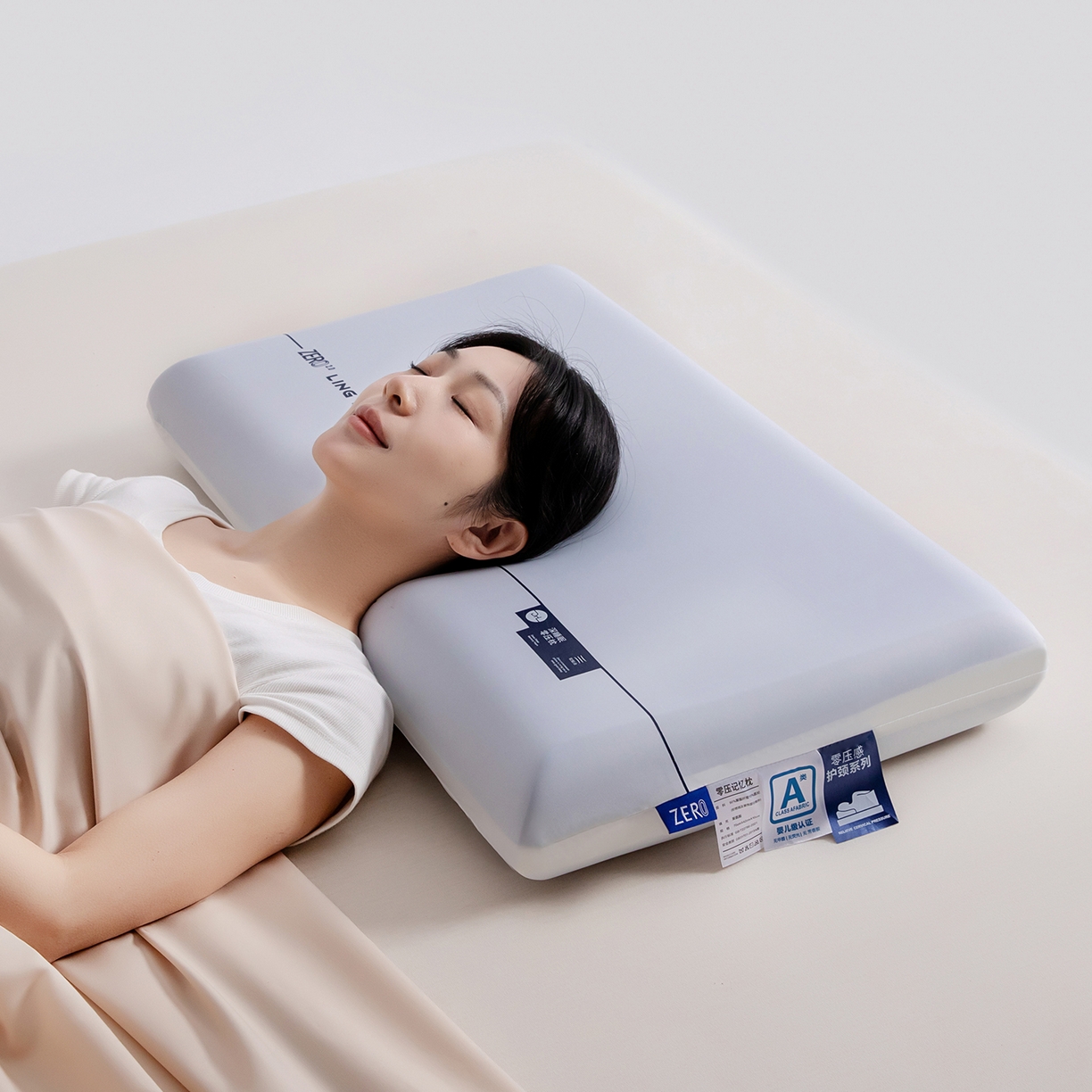 91家纺网 家纺一手货源 找家纺 （总）云熙枕业 2026春夏新款蓝白三层拼4D慢回弹双芯记忆棉枕枕头枕芯