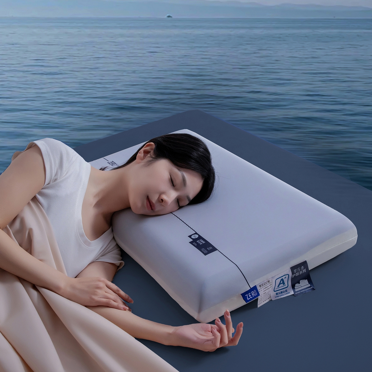 91家纺网 家纺一手货源 找家纺 （总）云熙枕业 2026春夏新款蓝白三层拼4D慢回弹双芯记忆棉枕枕头枕芯