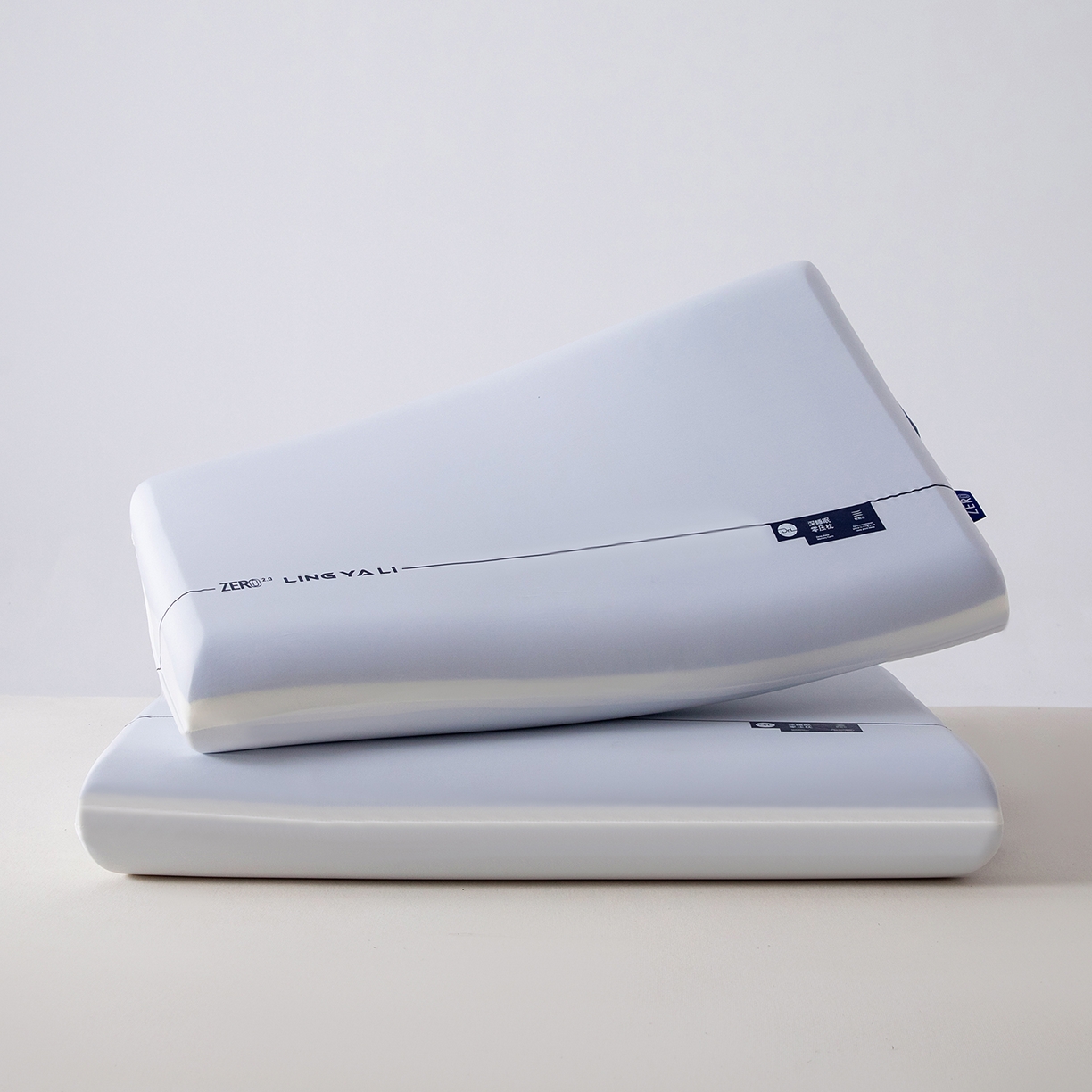 91家纺网 家纺一手货源 找家纺 （总）云熙枕业 2026春夏新款蓝白三层拼4D慢回弹双芯记忆棉枕枕头枕芯