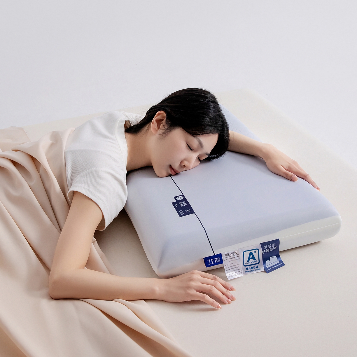 91家纺网 家纺一手货源 找家纺 （总）云熙枕业 2026春夏新款蓝白三层拼4D慢回弹双芯记忆棉枕枕头枕芯