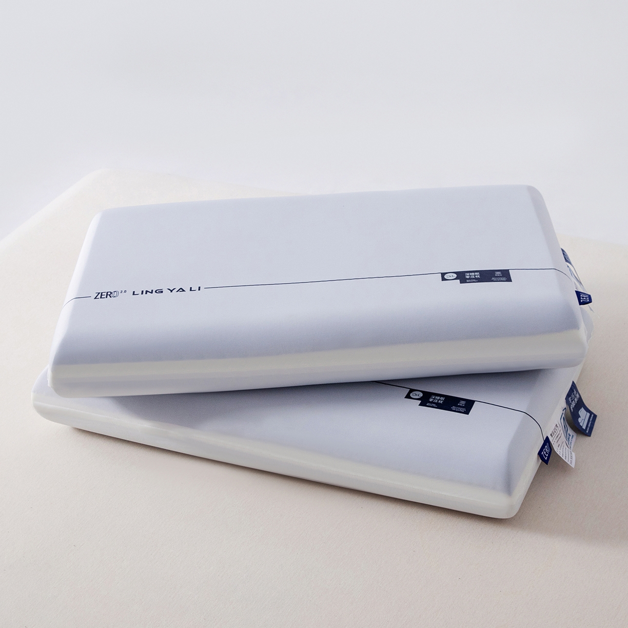 91家纺网 家纺一手货源 找家纺 （总）云熙枕业 2026春夏新款蓝白三层拼4D慢回弹双芯记忆棉枕枕头枕芯