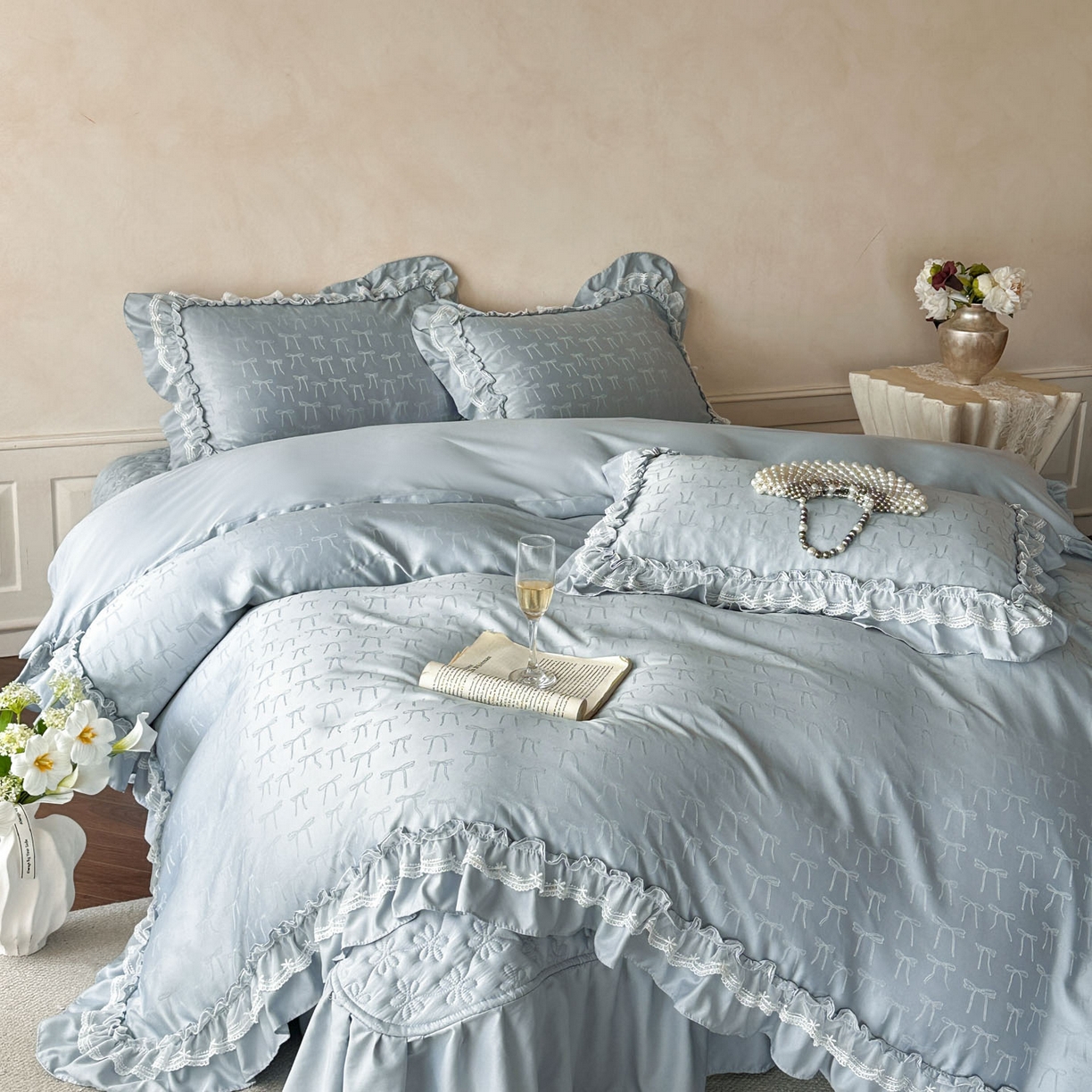 91家纺网 家纺一手货源 找家纺 迪梦姿家纺 2026新款春意真丝提花床盖四件套 天空兰