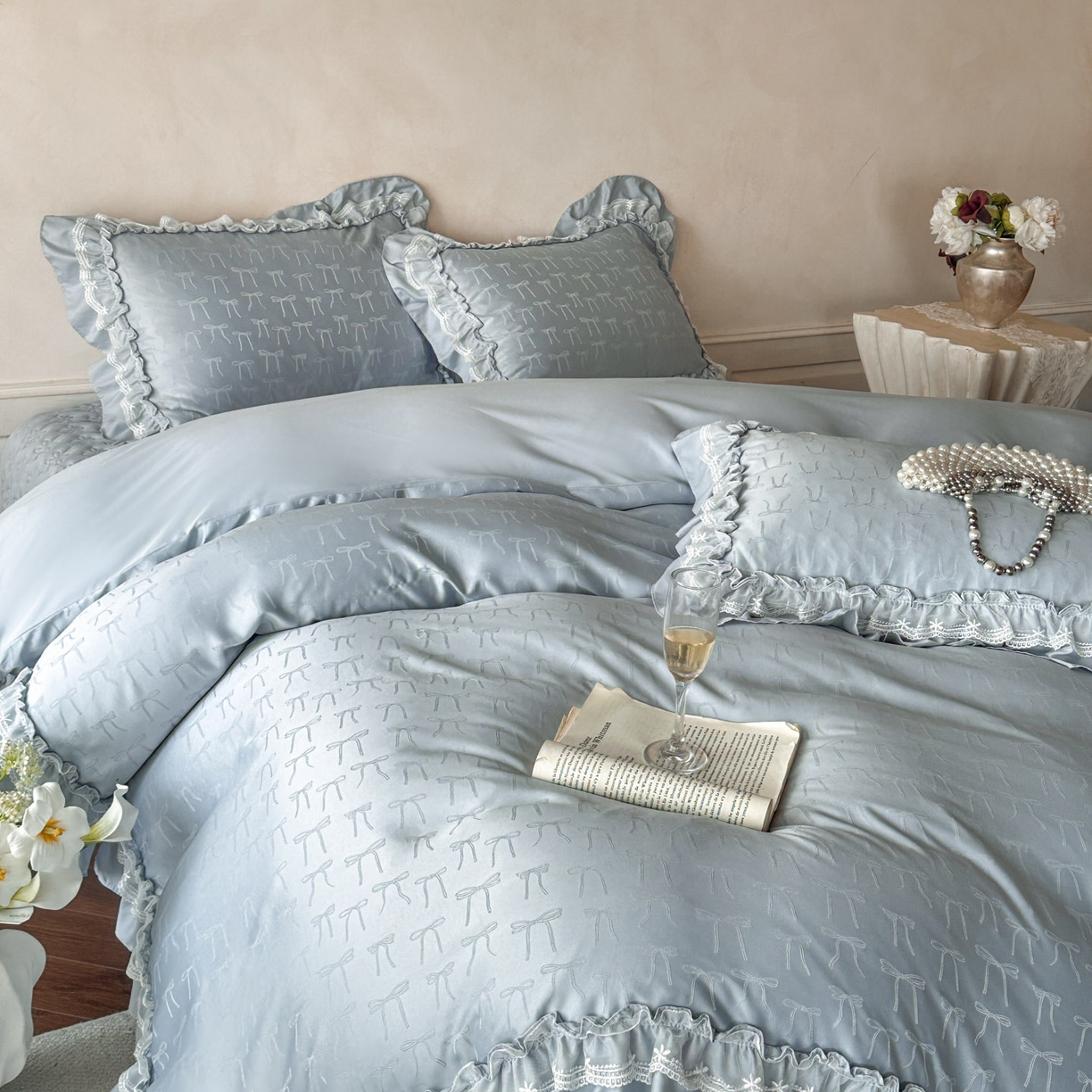 91家纺网 家纺一手货源 找家纺 迪梦姿家纺 2026新款春意真丝提花床盖四件套 天空兰