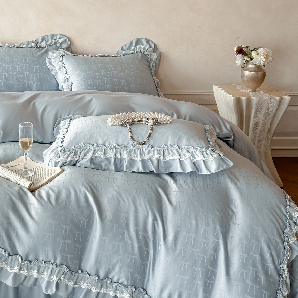 91家纺网 家纺一手货源 找家纺 迪梦姿家纺 2026新款春意真丝提花床盖四件套 天空兰