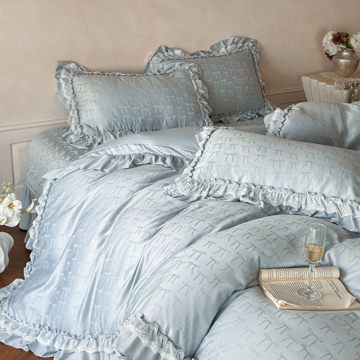 91家纺网 家纺一手货源 找家纺 迪梦姿家纺 2026新款春意真丝提花床盖四件套 天空兰