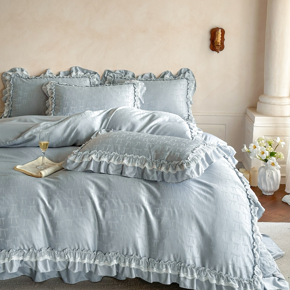 91家纺网 家纺一手货源 找家纺 迪梦姿家纺 2026新款春意真丝提花床盖四件套 天空兰