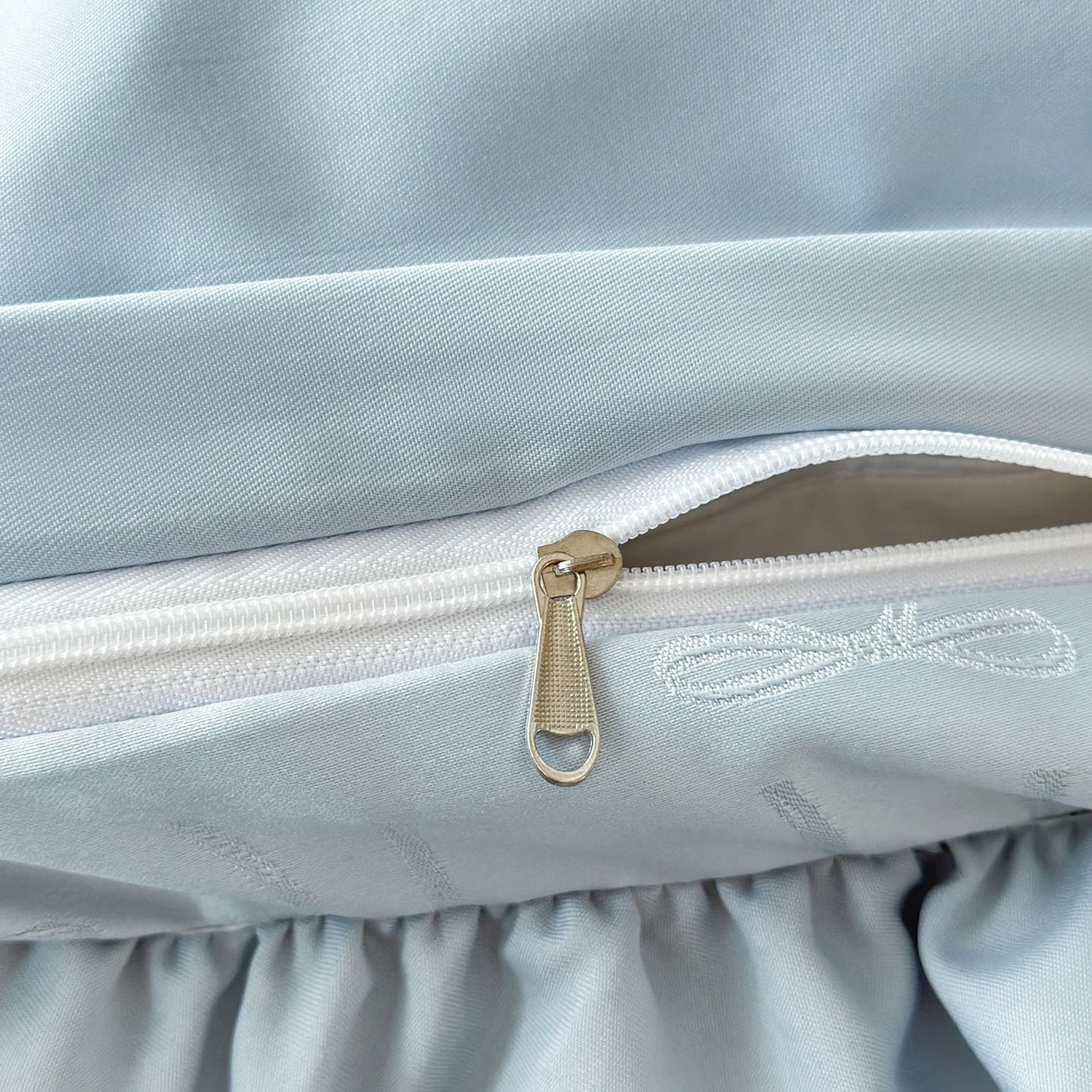 91家纺网 家纺一手货源 找家纺 迪梦姿家纺 2026新款春意真丝提花床盖四件套 天空兰