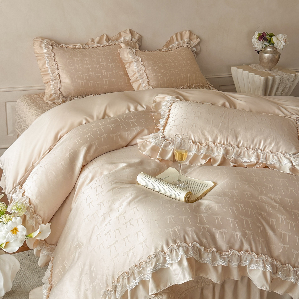 91家纺网 家纺一手货源 找家纺 迪梦姿家纺 2026新款春意真丝提花床盖四件套 香槟