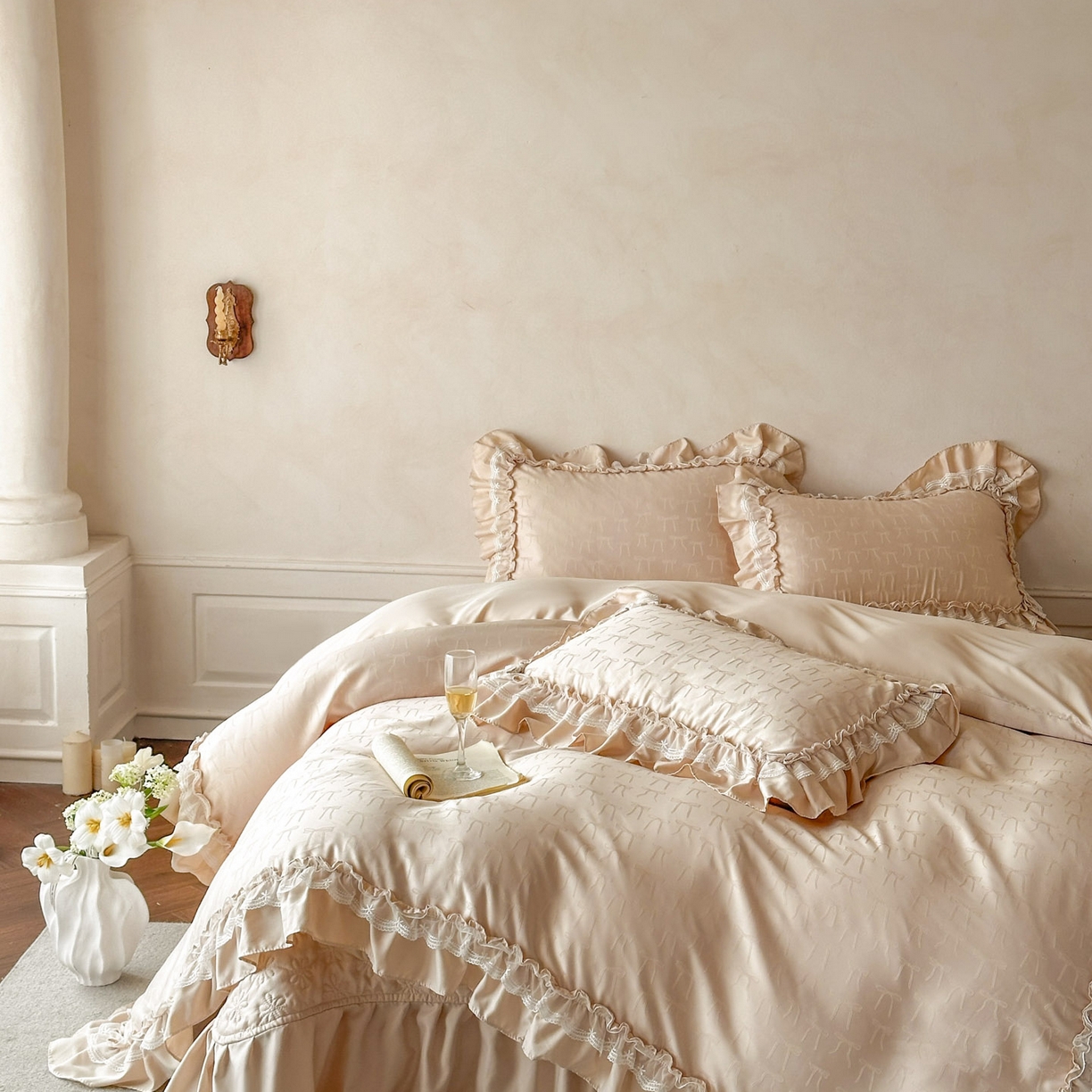 91家纺网 家纺一手货源 找家纺 迪梦姿家纺 2026新款春意真丝提花床盖四件套 香槟